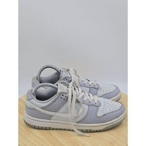 Nike Men's Low-Top Sneakers in Light Gray and White